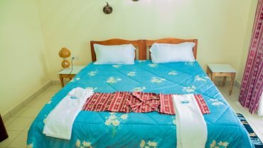 Hotel, Convention & Exhibition Center | large pool 🏊🏿 | Lux Hotel rooms 💤 and green open spaces 🌴🌿 great for group-friendly dining 🥩 All in the warm Savannah ☀