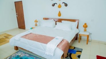 Hotel, Convention & Exhibition Center | large pool 🏊🏿 | Lux Hotel rooms 💤 and green open spaces 🌴🌿 great for group-friendly dining 🥩 All in the warm Savannah ☀