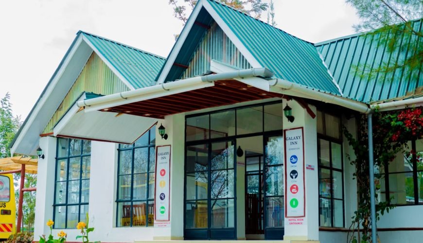 Hotel, Convention & Exhibition Center | large pool 🏊🏿 | Lux Hotel rooms 💤 and green open spaces 🌴🌿 great for group-friendly dining 🥩 All in the warm Savannah ☀